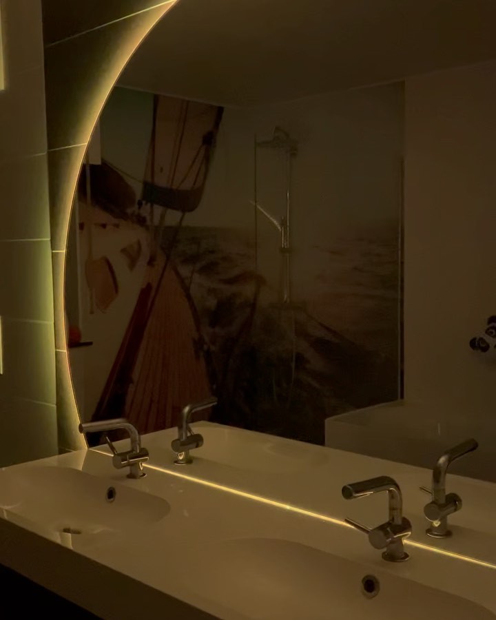 Cosy Bathroom Design by @nikkelart

#bathroom #interiordesign #design #home #bathroomdesign #homedecor #realestate #showerprints #remodel #construction #renovation #bathroomdecor #decor #architecture #bathroomremodel #shower #bath #interior #remodeling #homedesign #modern #art #luxury